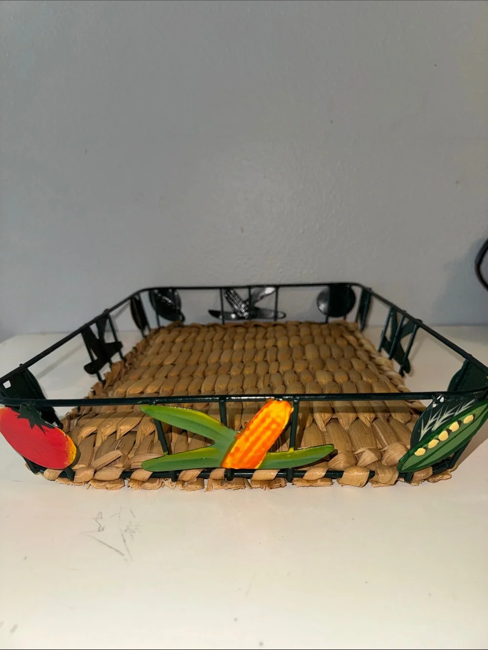 Vintage Raffia Woven Casserole /Picnic Dish Carrier Vegetable Decorated Basket